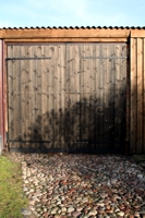 Neues Scheunentor mit Zufahrt aus Naturstein